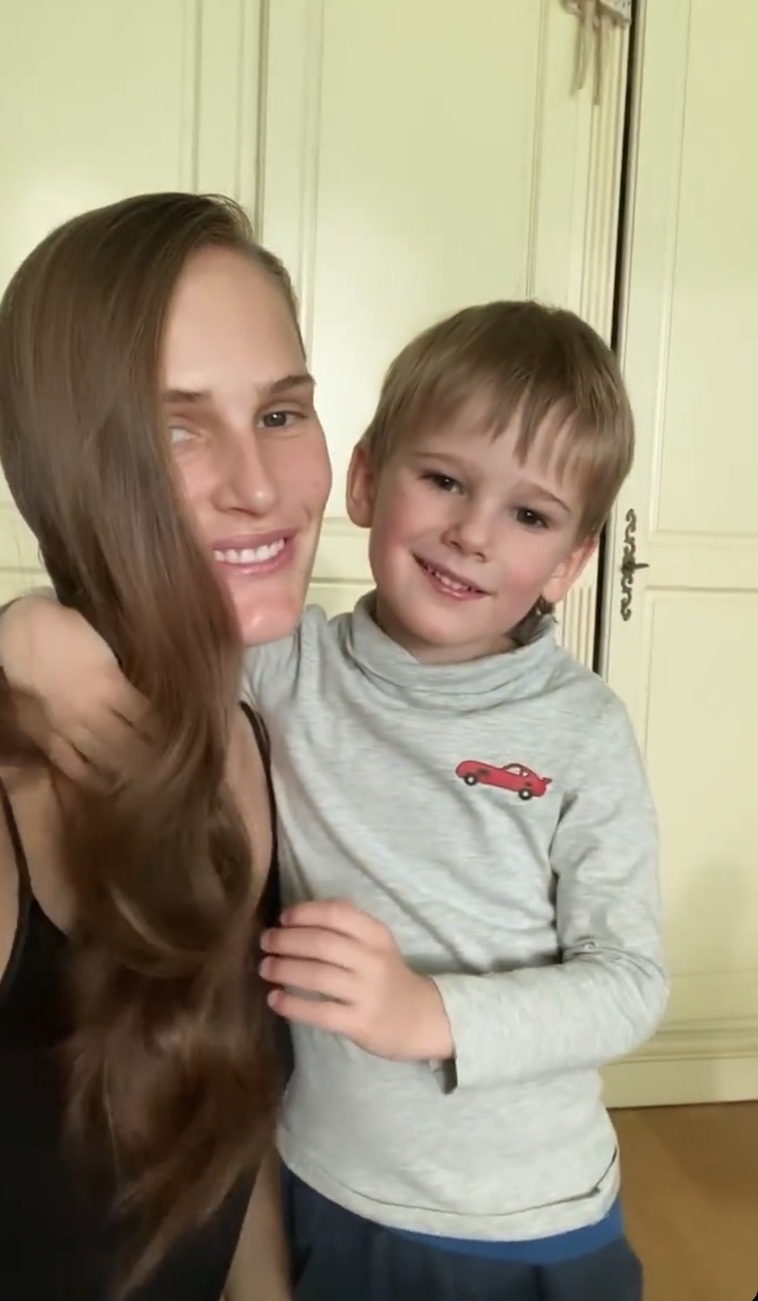 Украинская модель Алла Костромичева откровенно призналась, что планирует завести еще ребенка